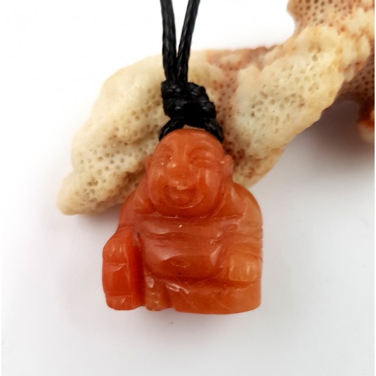Buddha als Kettenanhänger aus  rotem Aventurin
