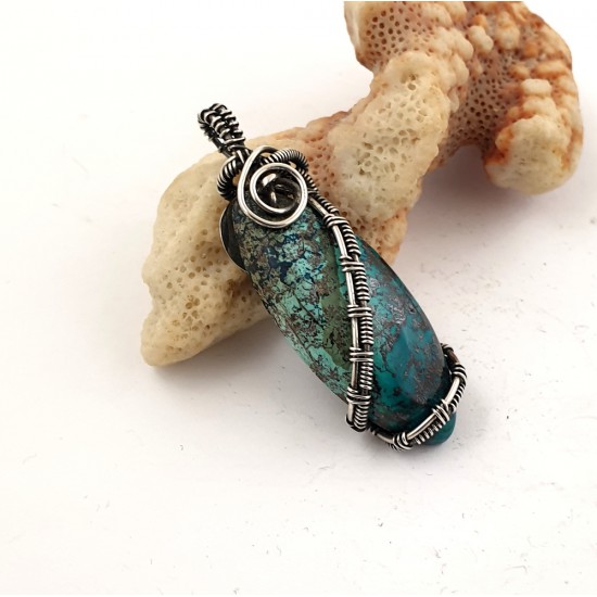 Chrysokoll als Kettenanhänger in Wire Wrapping