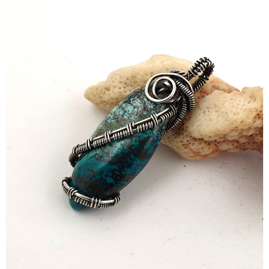 Chrysokoll als Kettenanhänger in Wire Wrapping